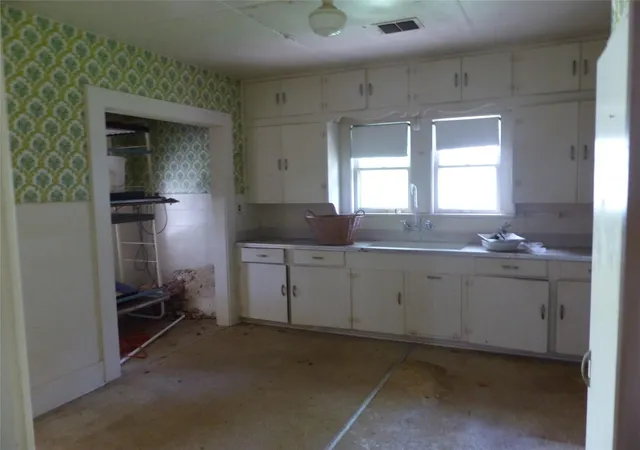 Photo 3 of Single family home for sale at 408 N Meyer St, Sealy, TX 77474 | MLS# 61780753 | Listing updated on 2026-07-14