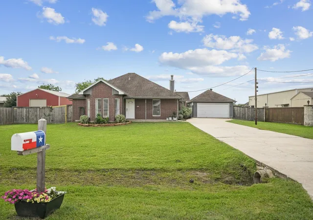 Homes for sale in Santa Fe, TX | 3603 Lone Pine Dr, Santa Fe, TX 77510 | MLS# 91043566