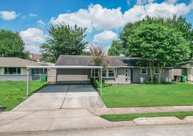 Photo 1 of Single family home for sale at 1918 Huge Oaks St, Houston, TX 77055 | MLS# 98172044 | Listing updated on 2026-08-29
