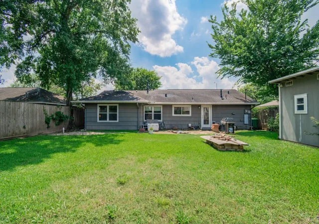 Photo 3 of Single family home for sale at 1918 Huge Oaks St, Houston, TX 77055 | MLS# 98172044 | Listing updated on 2026-08-29