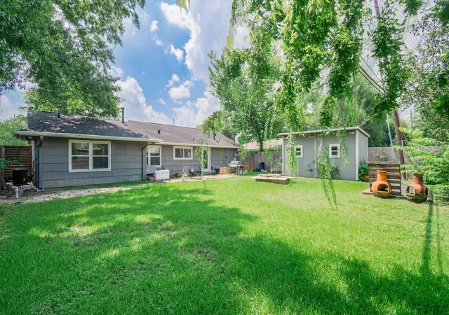 Photo 4 of Single family home for sale at 1918 Huge Oaks St, Houston, TX 77055 | MLS# 98172044 | Listing updated on 2026-08-29