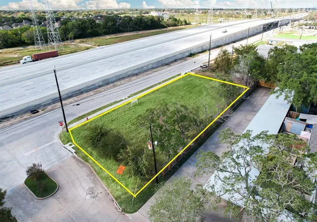 Photo 1 of Land for sale at 2400 Bayport Blvd, Seabrook, TX 77586 | MLS# 98055623 | Listing updated on 2026-08-07
