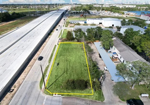 Photo 3 of Land for sale at 2400 Bayport Blvd, Seabrook, TX 77586 | MLS# 98055623 | Listing updated on 2026-08-07