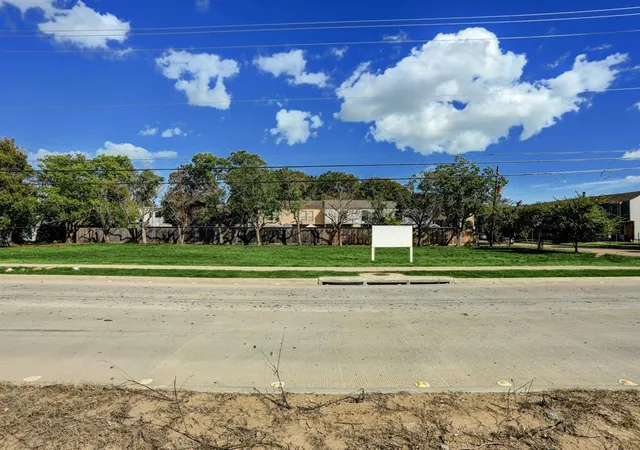 Photo 3 of Land for sale at 2400 Bayport Blvd, Seabrook, TX 77586 | MLS# 98055623 | Listing updated on 2026-08-07