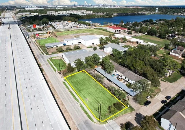 Photo 4 of Land for sale at 2400 Bayport Blvd, Seabrook, TX 77586 | MLS# 98055623 | Listing updated on 2026-08-07