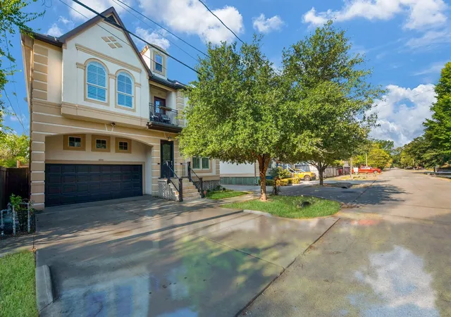 Photo 3 of Single family home for sale at 1416 W 21st Street, Houston, TX 77008 | MLS# 98065854 | Listing updated on 2026-08-20