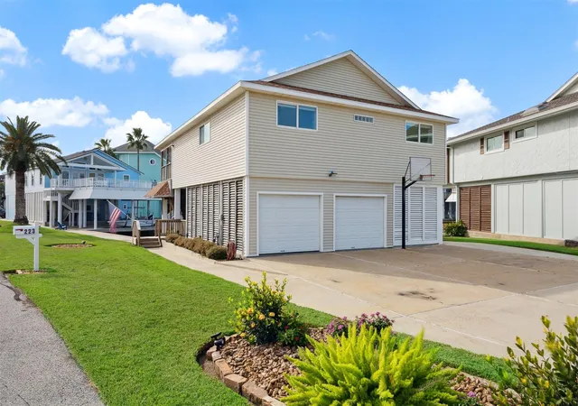 2nd image of 223 Easterly Dr, Galveston, TX 77554 | MLS# 22908406