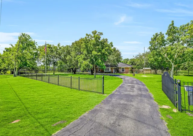 5th image of 13320 County Road 184, Alvin, TX 77511 | MLS# 45193450