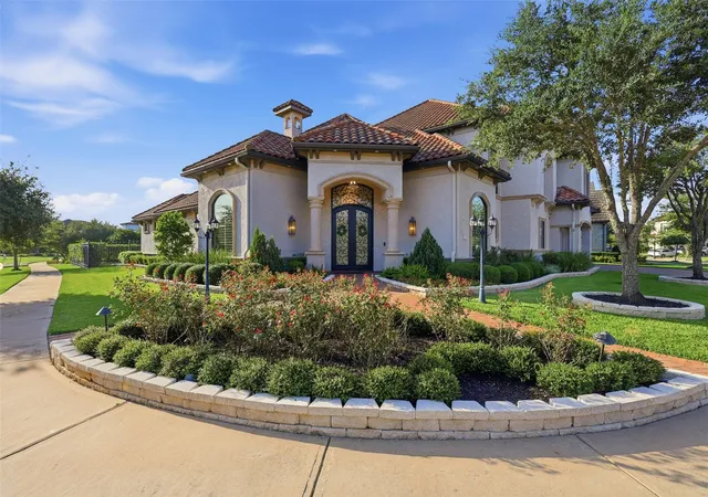 2nd image of 7 Haven Shore Ln, Sugar Land, TX 77479 | MLS# 85989325