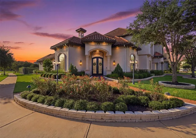 Photo 3 of Mansion for sale at 7 Hvn Shore Ln, Sugar Land, TX 77479 | MLS# 85989325 | Listing updated on 2026-07-24