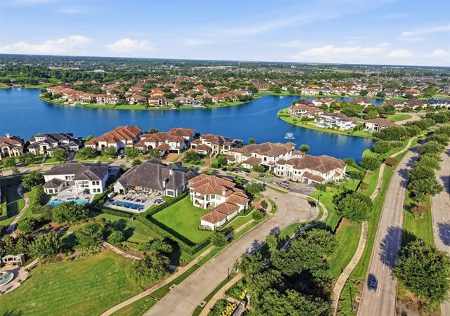 48th image of 7 Haven Shore Ln, Sugar Land, TX 77479 | MLS# 85989325