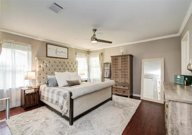 Photo 2 of Single family home for sale at 4846 Creekbend Dr, Houston, TX 77035 | MLS# 91912360 | Listing updated on 2026-08-26