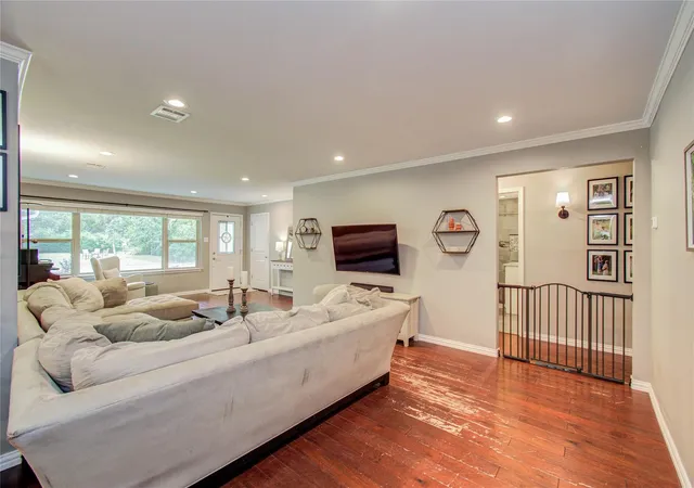 Photo 3 of Single family home for sale at 4846 Creekbend Dr, Houston, TX 77035 | MLS# 91912360 | Listing updated on 2026-08-26