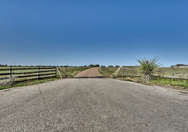 Homes for sale in Hallettsville, TX | 225 Private Road 4007, Hallettsville, TX 77964 | MLS# 48392333