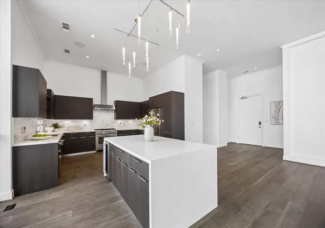 Photo 4 of Condo for sale at 1211 Caroline St #1901, Houston, TX 77002 | MLS# 53760753 | Listing updated on 2026-09-15