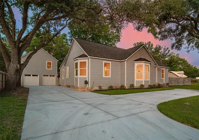 Homes for sale in Sealy, TX | 723 N Meyer St, Sealy, TX 77474 | MLS# 17947791