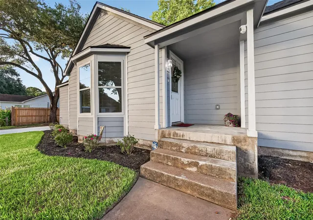 Homes for sale in Sealy, TX | 723 N Meyer St, Sealy, TX 77474 | MLS# 17947791