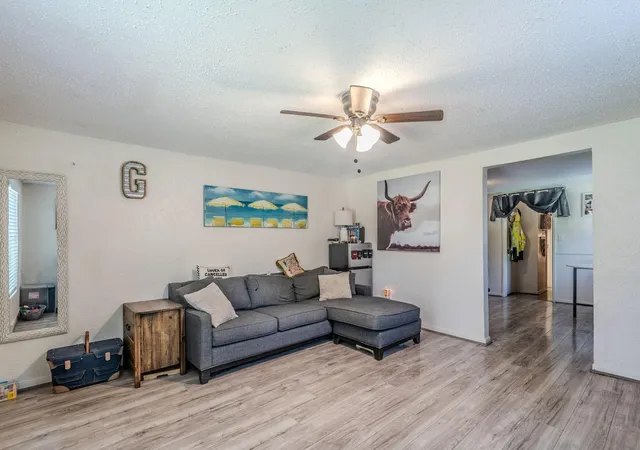 2nd image of 414 Jackson Ave, Bacliff, TX 77518 | MLS# 79021586