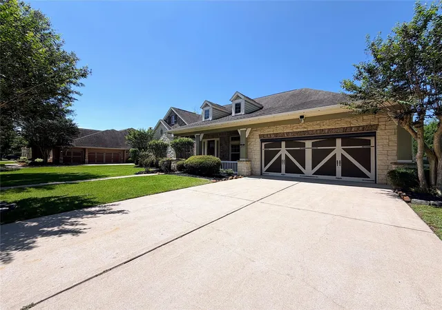 Photo 3 of Single family home for sale at 5119 Water Oak Crescent, Fulshear, TX 77441 | MLS# 90152303 | Listing updated on 2026-08-06