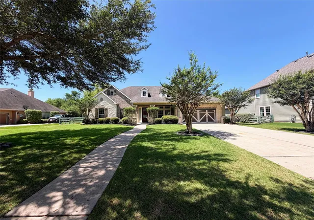 Photo 3 of Single family home for sale at 5119 Water Oak Crescent, Fulshear, TX 77441 | MLS# 90152303 | Listing updated on 2026-08-06