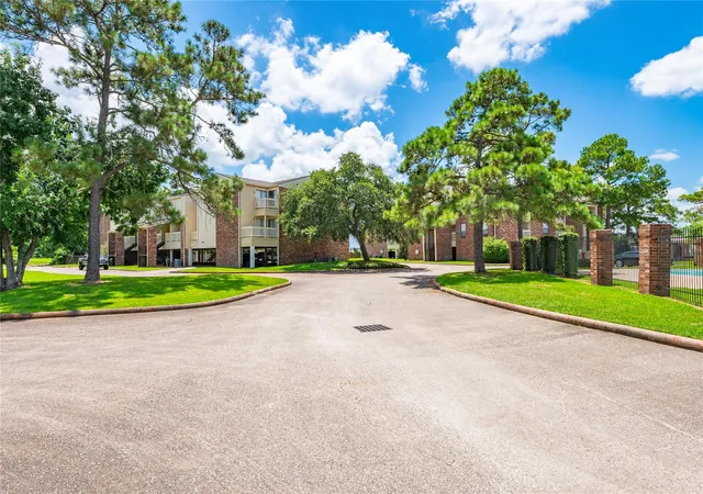 32nd image of 2501 Gulf Fwy #6A, Dickinson, TX 77539 | MLS# 27664534