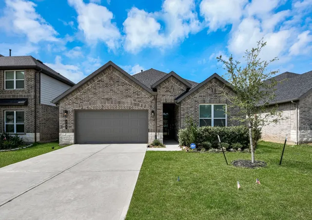 Photo 3 of Single family home for sale at 303 Springfield Terrace Dr, Conroe, TX 77304 | MLS# 25942391 | Listing updated on 2026-08-28
