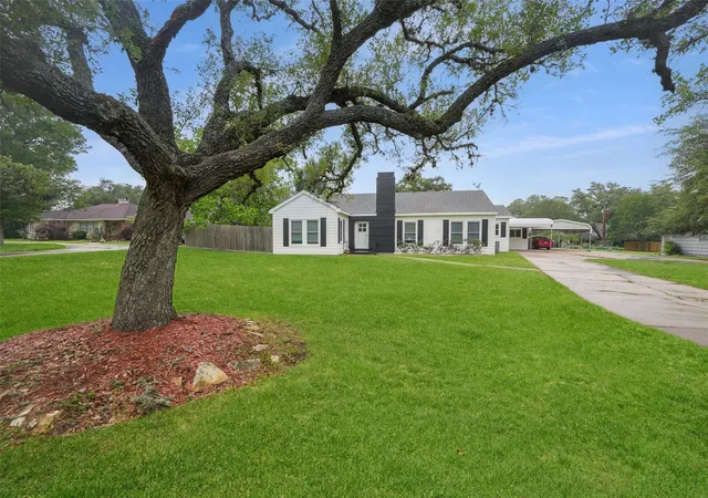 Homes for sale in Eagle Lake, TX | 603 S Mccarty Ave, Eagle Lake, TX 77434 | MLS# 21818135