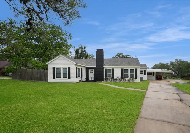 Homes for sale in Eagle Lake, TX | 603 S Mccarty Ave, Eagle Lake, TX 77434 | MLS# 21818135