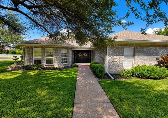 Homes for sale in Clifton, TX | 415 Oak Crst, Clifton, TX 76634 | MLS# 10421437