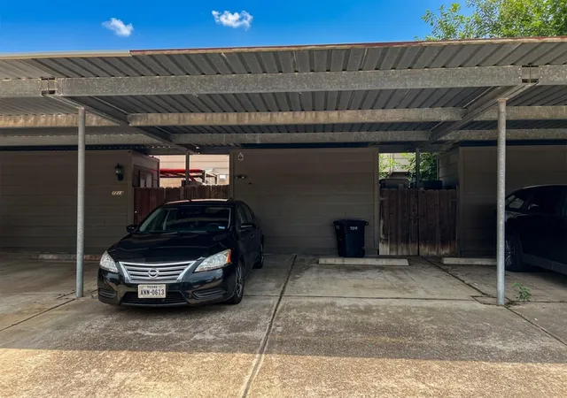 Photo 3 of Townhouse for sale at 7216 Crownwest St #7216, Houston, TX 77072 | MLS# 81508913 | Listing updated on 2026-09-22