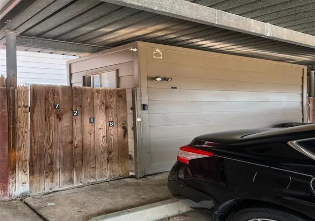 Photo 4 of Townhouse for sale at 7216 Crownwest St #7216, Houston, TX 77072 | MLS# 81508913 | Listing updated on 2026-09-22