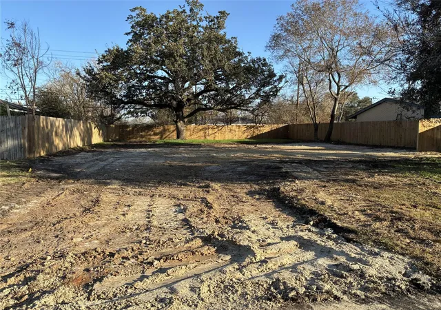 1st image of 5839 Flamingo Dr, Houston, TX 77033 | MLS# 37724212