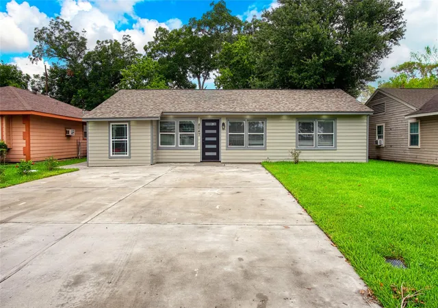Photo 1 of Sale Pending at 4047 Juliet St, Houston, TX 77087 | MLS# 44360362 | Listing updated on 2026-09-13