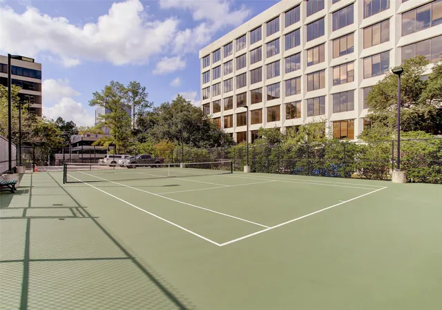37th image of 49 Briar Hollow Ln #504, Houston, TX 77027 | MLS# 21253050