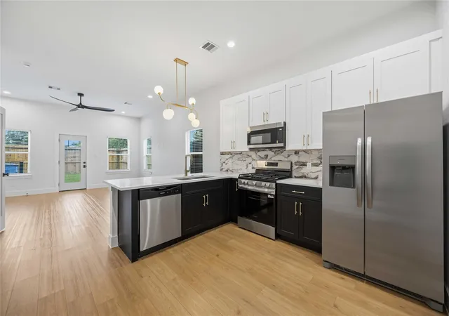 5th image of 3324 Francis Ct, Houston, TX 77004