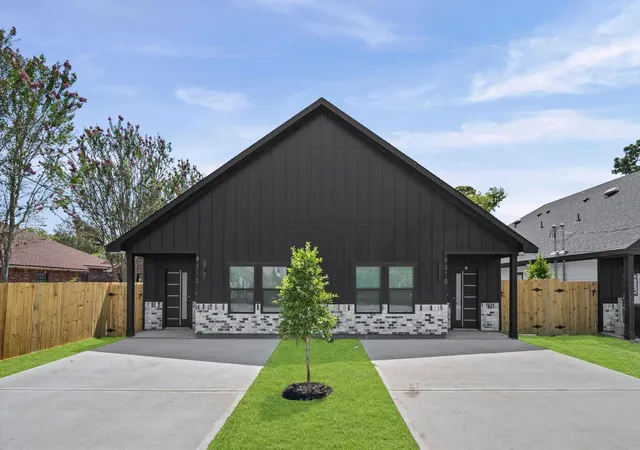 Photo 3 of Multi family home for sale at 9208 Caddo Rd, Houston, TX 77078 | MLS# 58968263 | Listing updated on 2026-09-16
