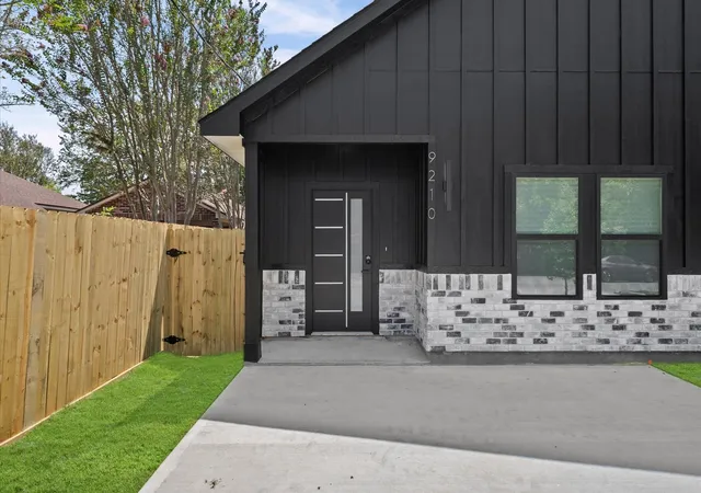 Photo 4 of Multi family home for sale at 9208 Caddo Rd, Houston, TX 77078 | MLS# 58968263 | Listing updated on 2026-09-16
