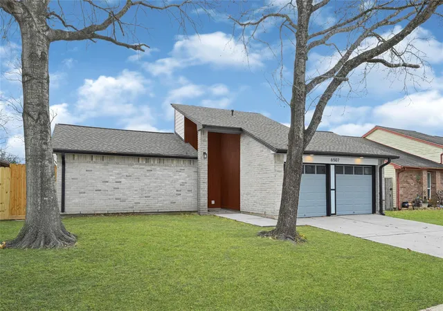 Photo 2 of Single family home for sale at 6507 Paso Del Sol Dr, Houston, TX 77083 | MLS# 29583305 | Listing updated on 2026-07-20