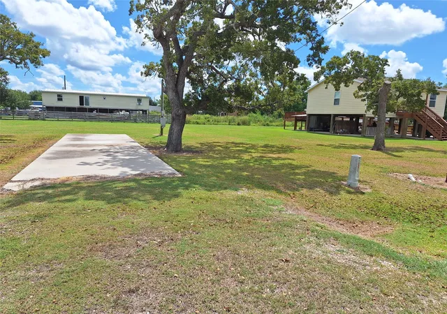 Photo 3 of Single family home for sale at 304 Bayside Dr, Anahuac, TX 77514 | MLS# 21883809 | Listing updated on 2026-08-05