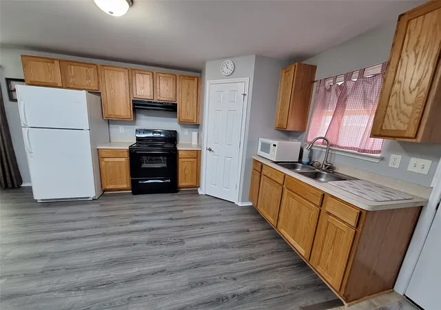 Photo 4 of Single family home for sale at 304 Bayside Dr, Anahuac, TX 77514 | MLS# 21883809 | Listing updated on 2026-08-05