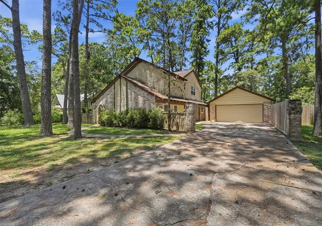 Photo 3 of Single family home for sale at 6618 Stoney River Dr, Spring, TX 77379 | MLS# 16750799 | Listing updated on 2026-08-02