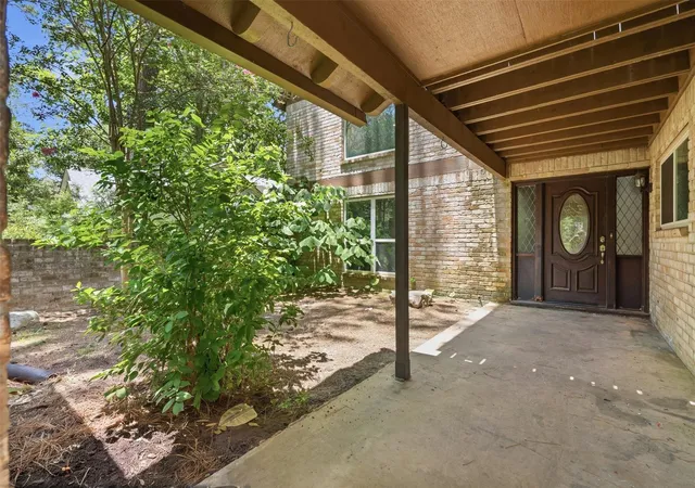 Photo 3 of Single family home for sale at 6618 Stoney River Dr, Spring, TX 77379 | MLS# 16750799 | Listing updated on 2026-08-02