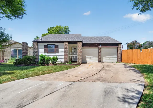 Photo 3 of Single family home for sale at 11626 Bexley Dr, Houston, TX 77099 | MLS# 55649498 | Listing updated on 2026-08-27