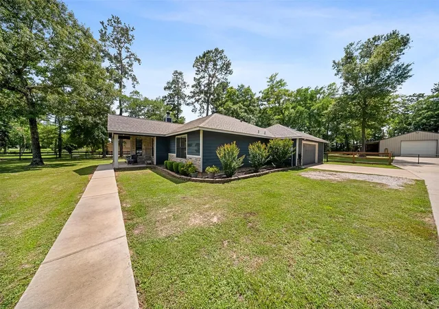 Photo 3 of Single family home for sale at 11414 Oak Springs Dr, Willis, TX 77378 | MLS# 37031736 | Listing updated on 2026-08-17