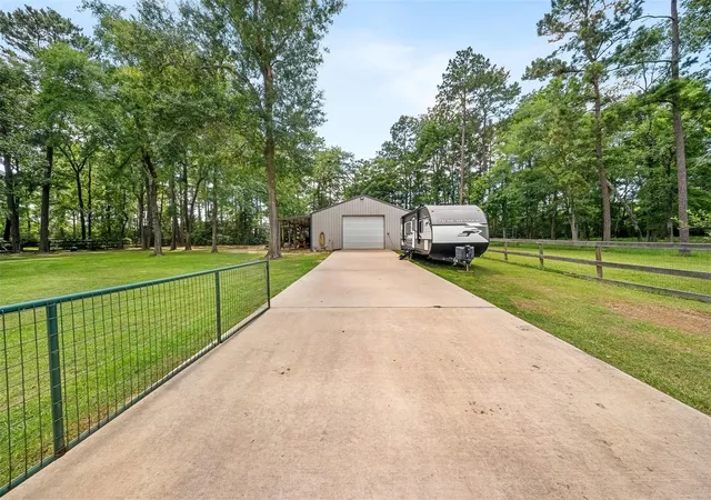 Photo 4 of Single family home for sale at 11414 Oak Springs Dr, Willis, TX 77378 | MLS# 37031736 | Listing updated on 2026-08-17