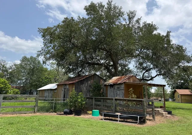 Homes for sale in Round Top, TX | 220 Bybee Rd, Round Top, TX 78954 | MLS# 76970918