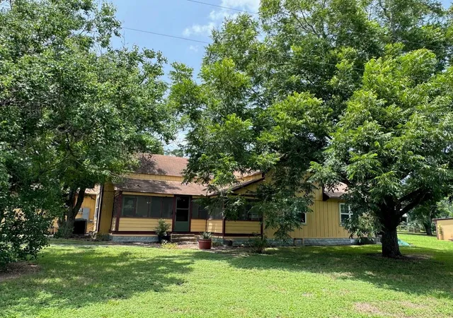 Homes for sale in Round Top, TX | 220 Bybee Rd, Round Top, TX 78954 | MLS# 76970918