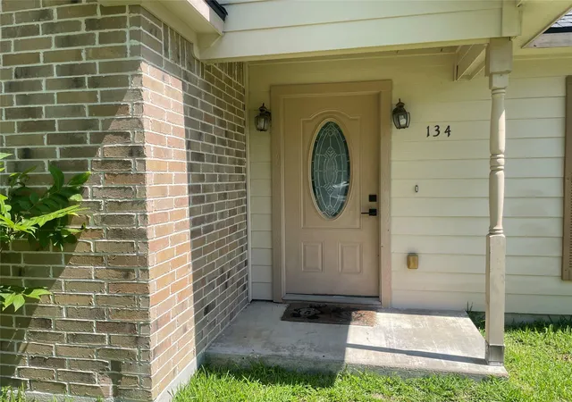 2nd image of 134 Bay Shore Ave St, La Porte, TX 77571 | MLS# 10462364