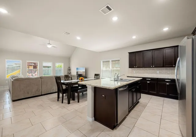 Photo 4 of Single family home for sale at 9418 Mcdowell Dr, Rosenberg, TX 77469 | MLS# 14986886 | Listing updated on 2026-10-08