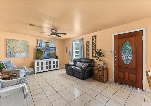 Photo 4 of Single family home for sale at 211 Crescent Dr, Pasadena, TX 77506 | MLS# 34564257 | Listing updated on 2026-08-15